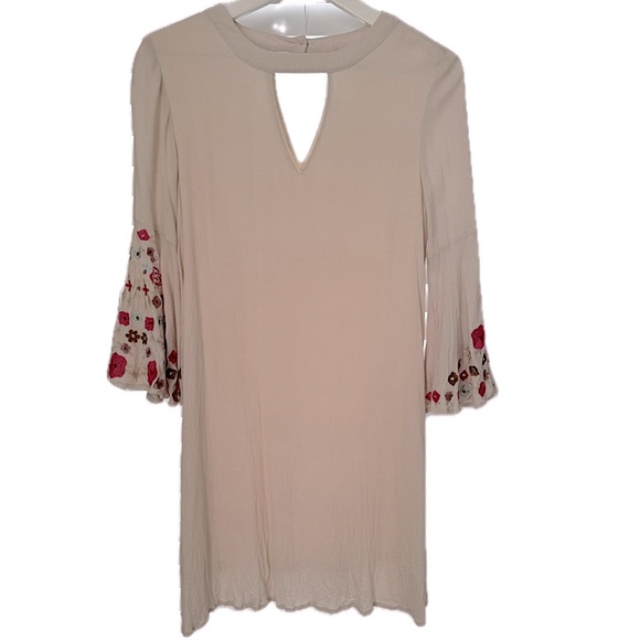🌸JODIFL | WOMEN’S DRESS | FLORAL EMBROIDERED BELL SLEEVES | CREAM | SHORT | SM - Picture 3 of 9